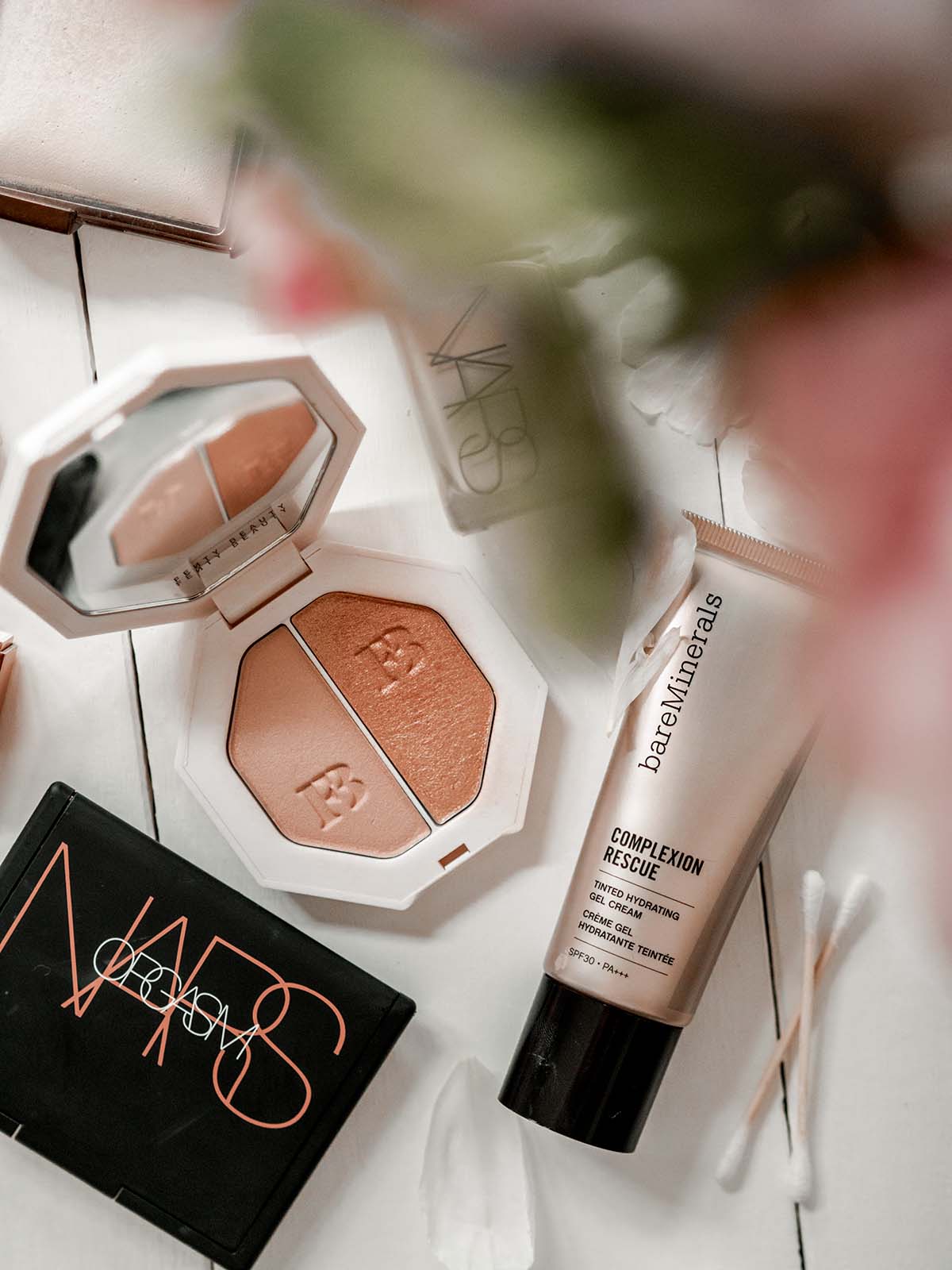 summer makeup products glow getters highlight glowy makeup picks