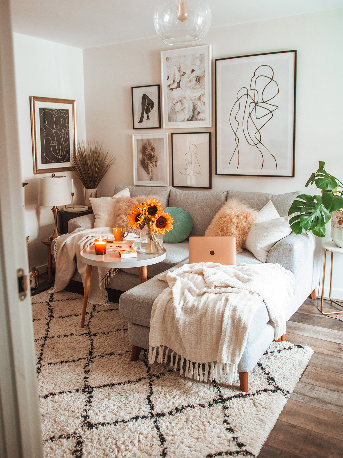 How To Inject Hints Of Colour Into Your Home.