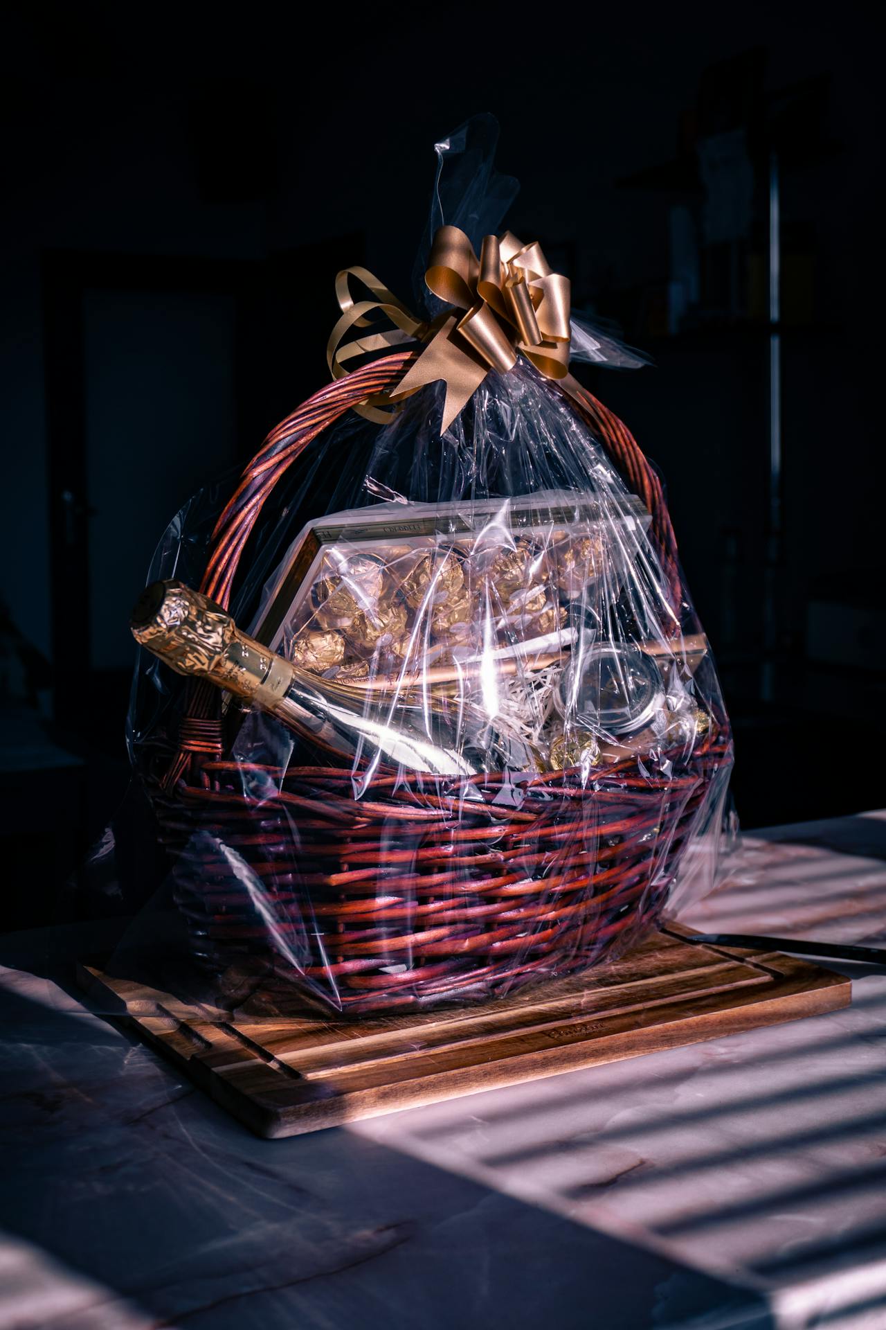 What To Include in Gourmet Hampers For The Perfect Corporate Gift.